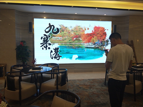 2018年6月南京龍華大酒店P4LED顯示屏成功案例