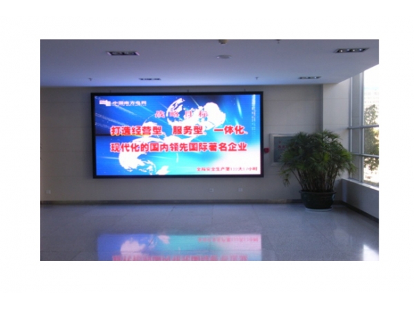 4 Effective Ways to Retain Customers with Indoor LED Displays